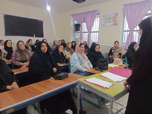 اولین جلسه انجمن اولیا در دبستان سمیه 