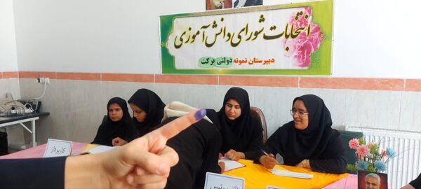 برگزاری انتخابات شورای دانش‌آموزی با هدف تعامل در مدرسه برکت خاتم