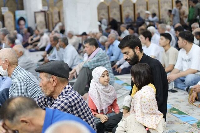 از صفوف نماز تا قاب دوربین؛ گزارش تصویری نمازجمعه باقرشهر و کهریزک 