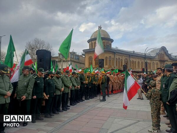 اجتماع باشکوه بیعت با رهبر انقلاب و مراسم تشییع شهیدان در میدان امام خمینی(ره)