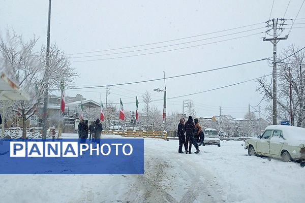 برف بارید و خدا پاکی خود را به شهر زیبایی بار هدیه کرد