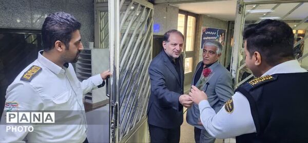 فرماندار همدان از روند درمان مجروحان «جنگ رمضان» بازدید کرد