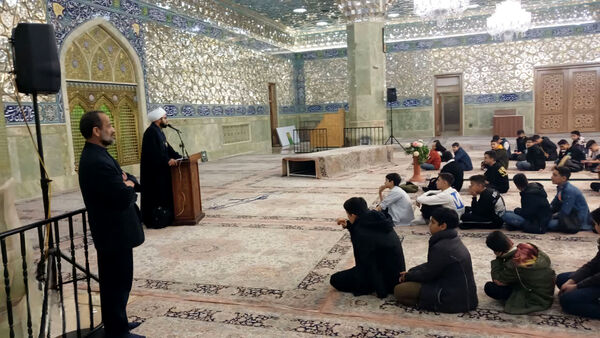 آیین جشن تکلیف دانش‌آموزان دبیرستان شهید غفاری قم