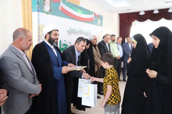 تقدیر مدیرکل آموزش و پرورش آذربایجان شرقی از فرزندان دانش‌آموز شهدای اقتدار