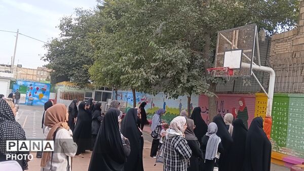  حضور پرشور اولیای دبستان رحمانی فرد در انتخابات انجمن اولیا و مربیان