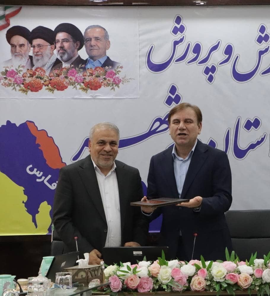 اهدای لوح تقدیر وزیر آموزش و پرورش به استاندار بوشهر