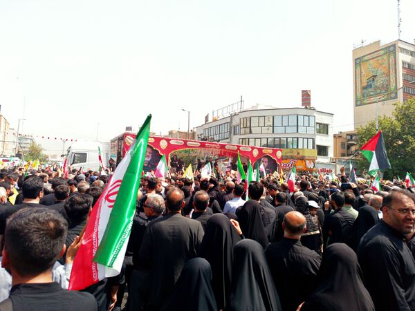 وداع تهرانی‌ها با پیکر مطهر شهدای حمله تروریستی رژیم صهیونیستی 