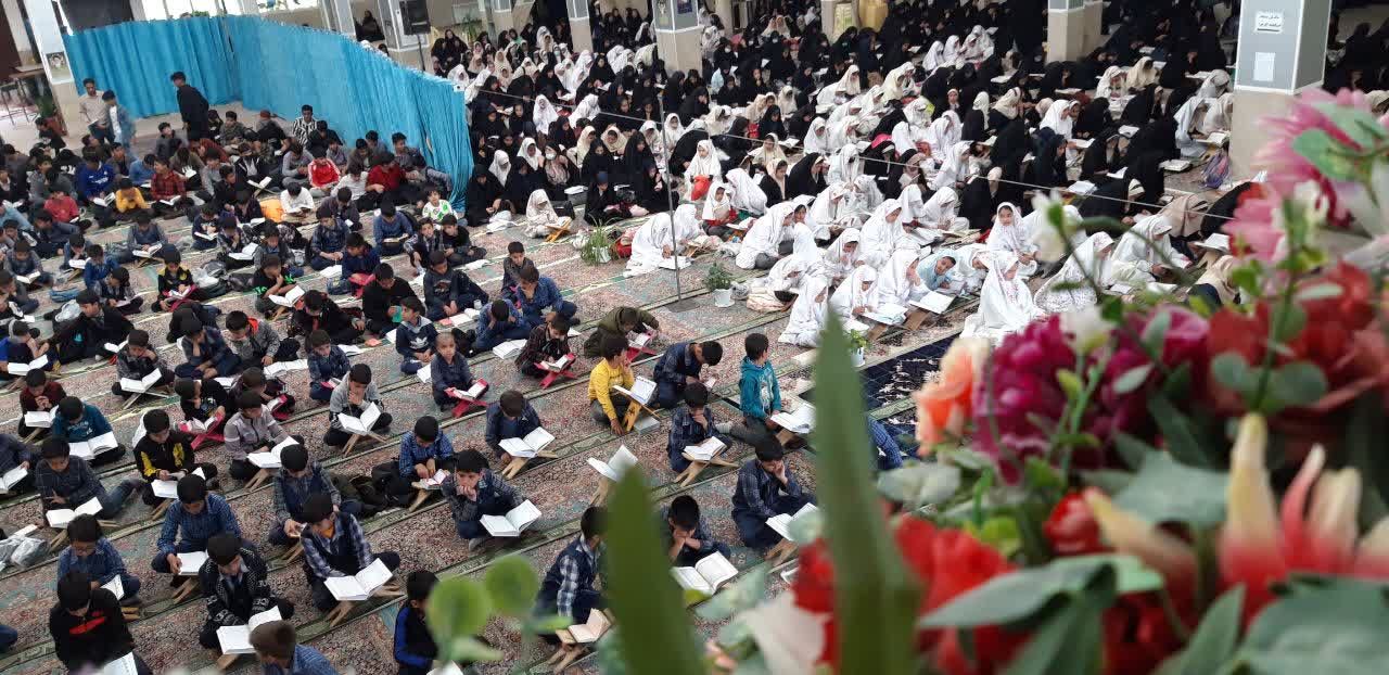 محفل بزرگ دانش‌‌آموزی انس با قرآن کریم در شهرستان رابر/فیلم 