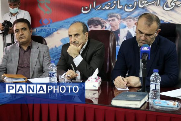 تقدیر از طلایه‌داران آگاهی در مازندران 