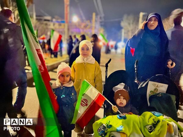 مردم همیشه در صحنه کرج در راهپیمایی هر شب 