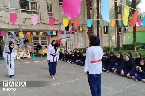  المپیاد ورزشی درون‌مدرسه‌ای در دبیرستان نمونه دولتی فاطمه زهرا (س)