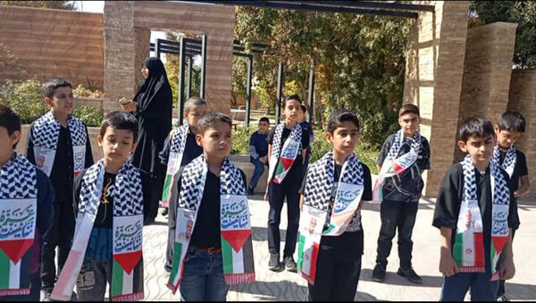 راهپیمایی باشکوه ۱۳ آبان در خاتم؛ روز ملی مبارزه با استکبار 