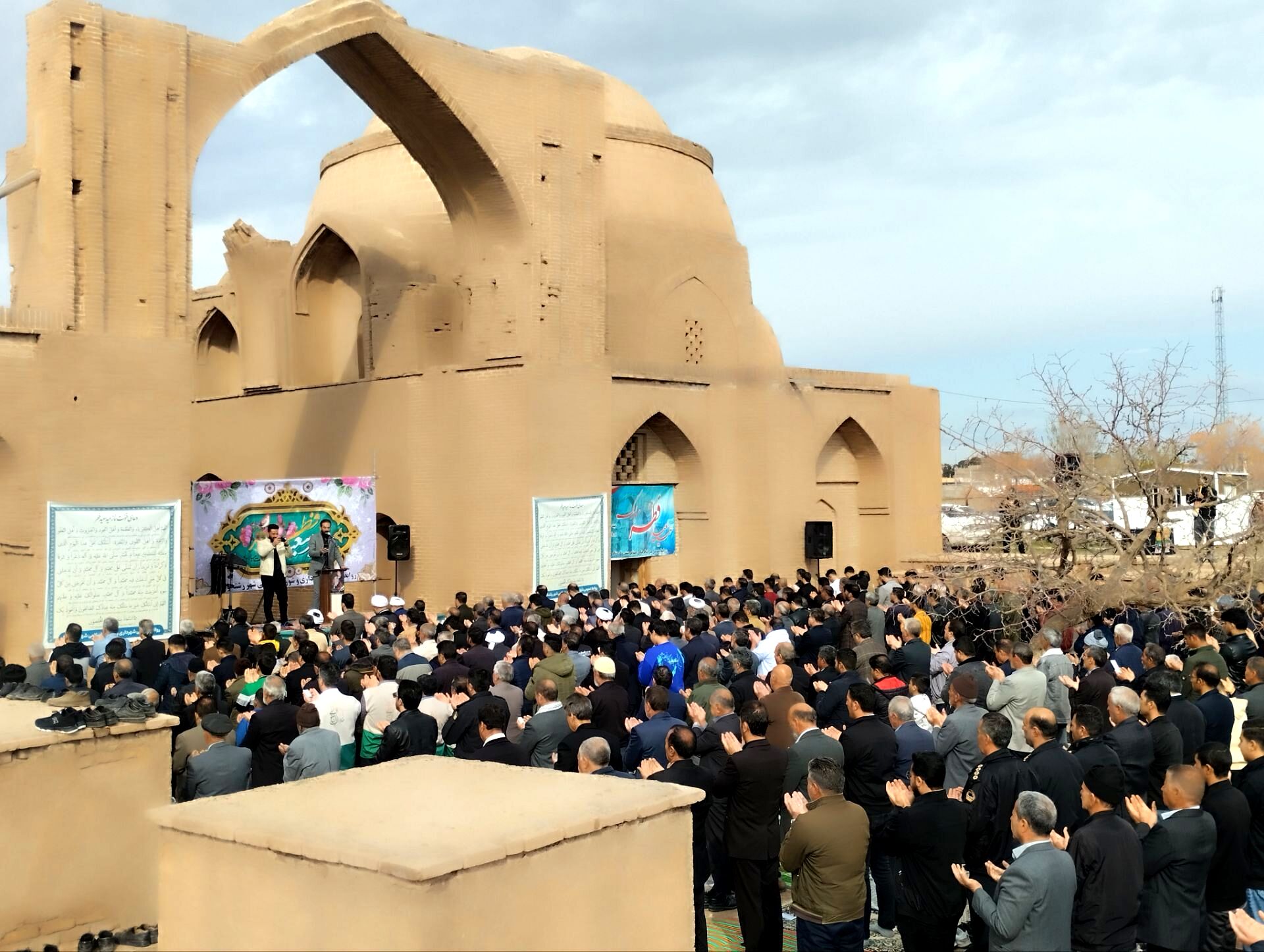 اقامه نماز بندگی در مسجد جامع تاریخی شهر رشتخوار