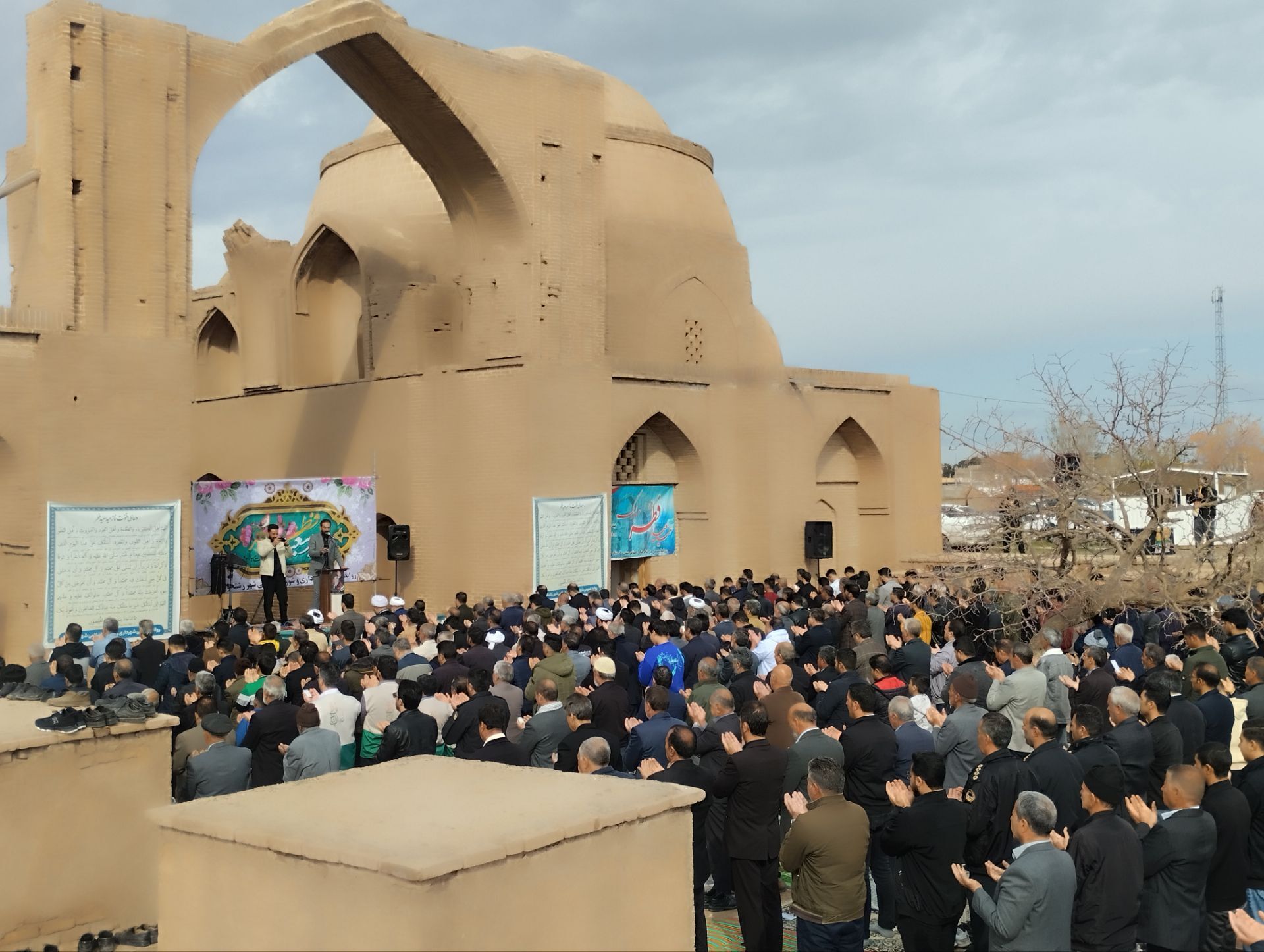 اقامه نماز بندگی در مسجد جامع تاریخی شهر رشتخوار
