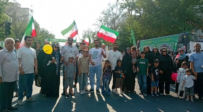 راهپیمایی باشکوه غدیر؛ حضور پرشور مردم در مسیر ۱۰ کیلومتری از میدان امام حسین(ع) تا میدان آزادی