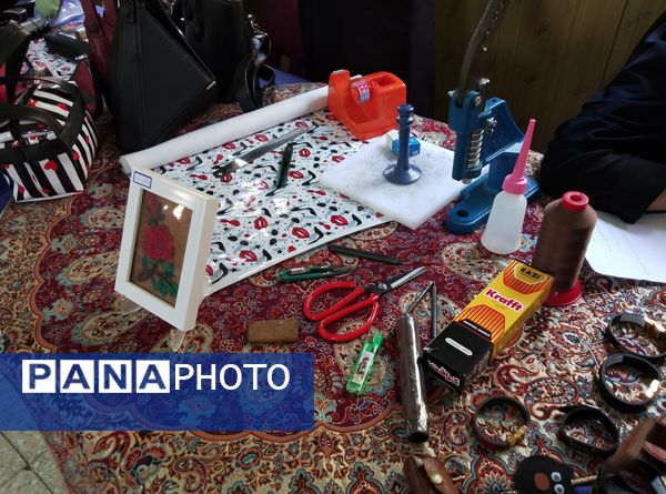 نمایشگاه هنرهای دستی هنرجویان هنرستان آفرینش منطقه رضویه 