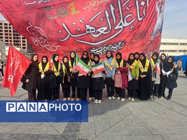 حضور دانش آموزان دبیرستان علی افشارنژاد در گردهمایی میدان شهدا و گلبانک انقلاب