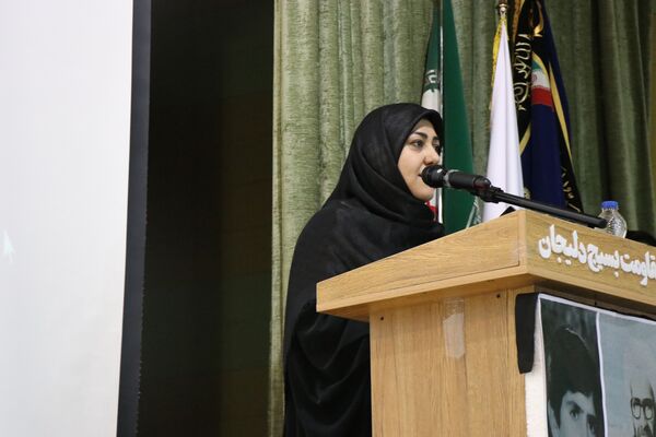 رونمایی از کتاب «وقتی که می‌رسند پسرها، یکی، یکی» در همایش «پدر مقاومت» به مناسبت هفته عفاف و حجاب