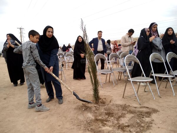 پویش مردمی درخت یادگار در یزد 