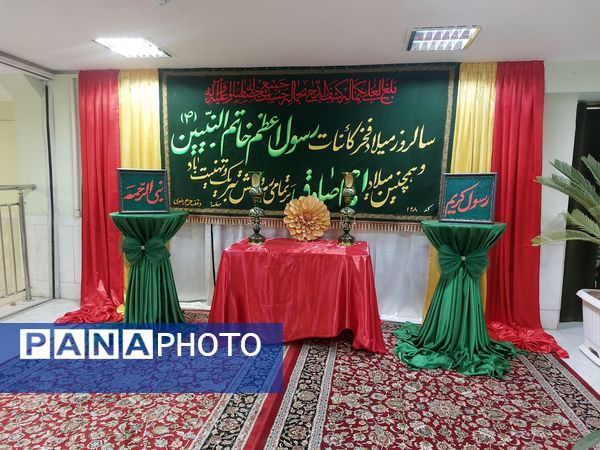 شکوه و سرور در بارگاه منور رضوی در شب ولادت پیامبر اعظم(ص)