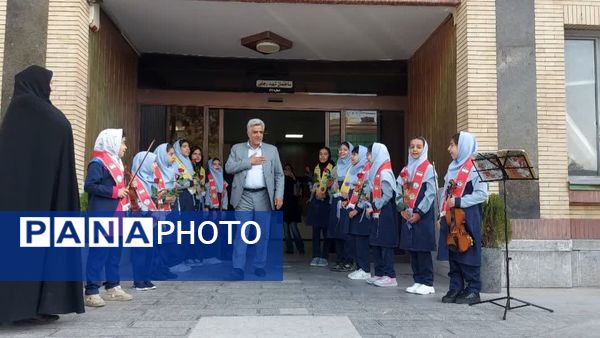 آغاز سال تحصیلی جدید باحضور مسئولان در دبستان فرهنگیان ۲ مشهد