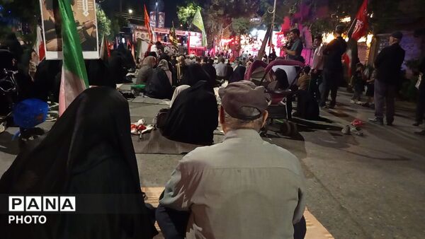 طنین دعای استغاثه در شب‌های مسجد جامع با حضور قلب مؤمنان