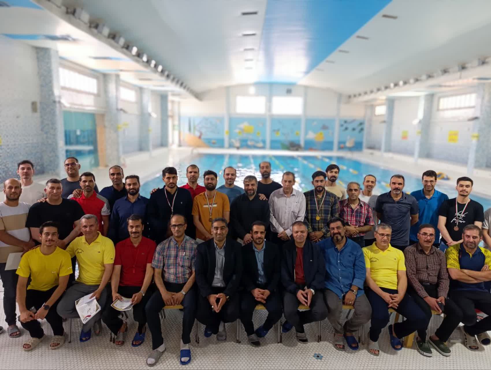 برگزاری مسابقات شنا ویژه معلمان قم به مناسبت هفته مقاومت و پایداری

