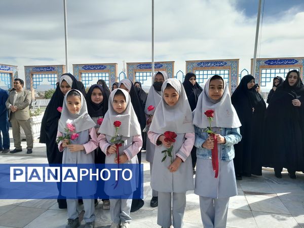 آیین نواختن زنگ سپاس معلم در دبیرستان دخترانه ارشاد تربت حیدریه 