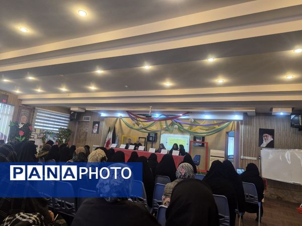 جلسه آموزش خانواده در دبستان دخترانه شاهد تحقیقی ناحیه۶