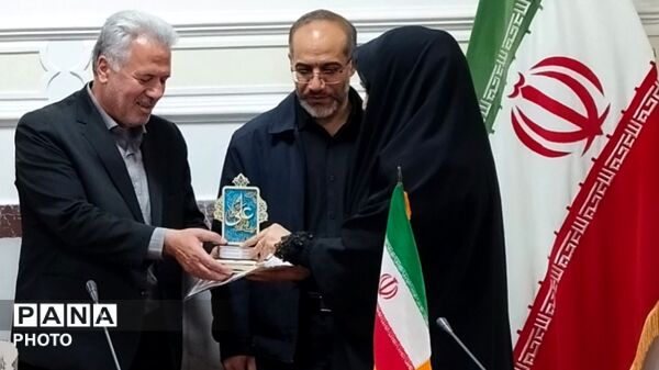 تجلیل از خادمان ساحت قرآن و عترت در آموزش و پرورش شهرستان اسکو