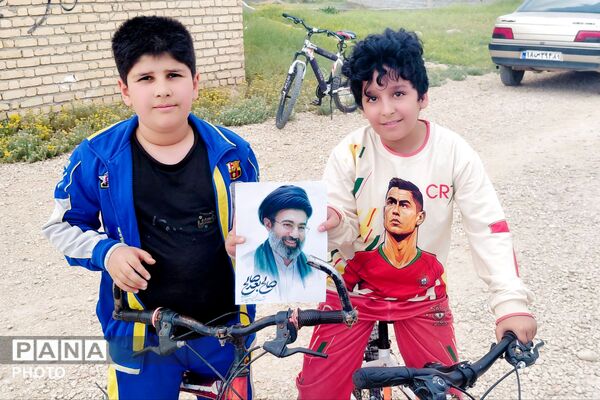 یادبودی در مسیر دوچرخه برای قهرمانان کوچک میناب