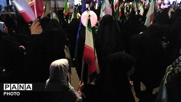 دختران نیشابوری در صف اول تجمعات-۳