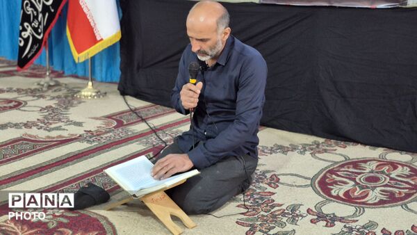 اقامه نماز جمعه و راهپیمایی باشکوه در فارسان 