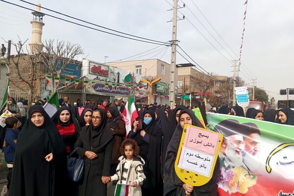 حضور دانش‌آموزان دبیرستان بانوخمسه در راهپیمایی22 بهمن رباط‌کریم 