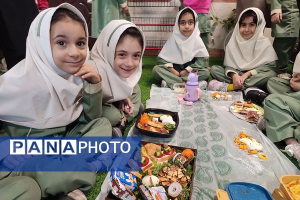 برگزاری مراسم صبحانه سلامت در دبستان نیلوفر رفیعی ناحیه دو شهرری 