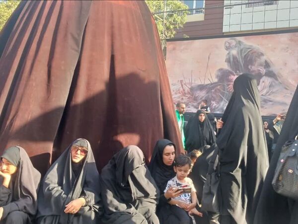 اجتماع عظیم عاشقان حسینی در مراسم خیمه سوزان