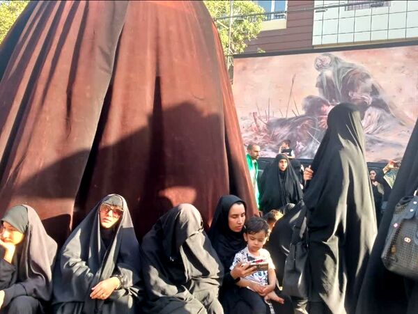 اجتماع عظیم عاشقان حسینی در مراسم خیمه سوزان