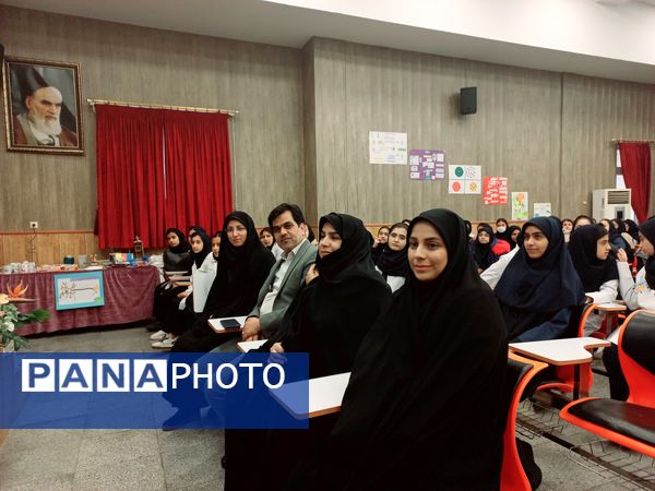 نمایشگاه دست‌سازه در دبیرستان مصلی نزاد حضرت زهرا(س) ناحیه سه