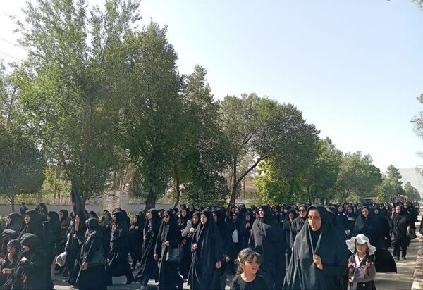 تجمع عاشقان حسینی در پیاده‌روی جاماندگان اربعین 