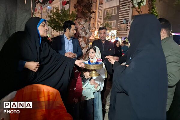 برپایی موکب «مدرسه رهبر شهید» در میدان هفت تیر نسیم‌شهر
