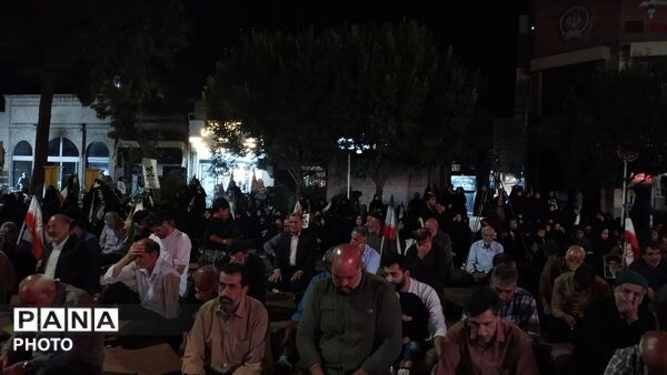شبِ اشک و عرفان در حسینیه امام خمینی