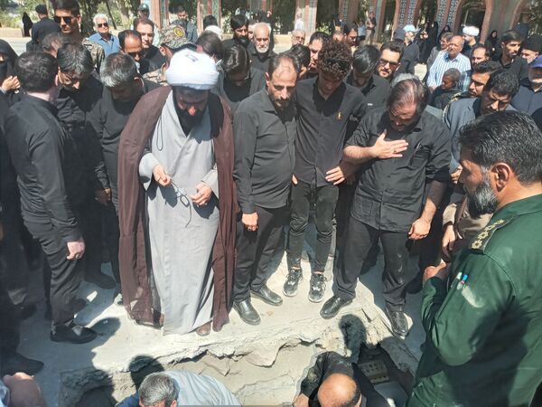 تشییع پیکر پرافتخار شهید علی اکبر صانعی جانباز ۷۰ درصد جنگ تحمیلی