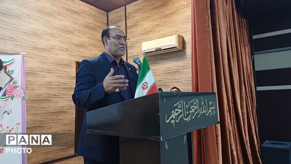 تجلیل از فرهنگیان و دانش‌ آموزان فعال قرآن، عترت و نماز