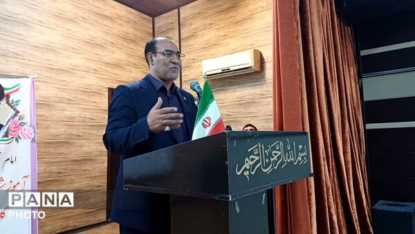 تجلیل از فرهنگیان و دانش‌ آموزان فعال قرآن، عترت و نماز