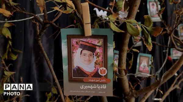 برپایی نمایشگاه یادبود کودکان شهید میناب در هنرستان تراز شهید سادلجی