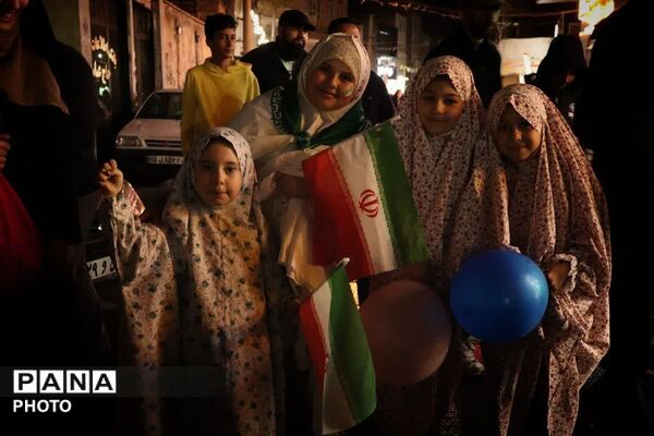 حضور دختران کرجی؛در جشن دهه کرامت  
