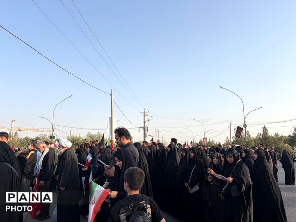  حضور پرشور مردم در وداع و تشییع رهبر انقلاب 