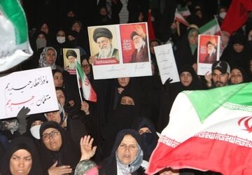 تجمع مردم انقلابی فیروزکوه در سوگ رهبر شهید