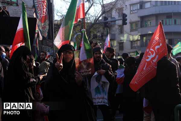 بیعت مردم تهران با سومین رهبر انقلاب