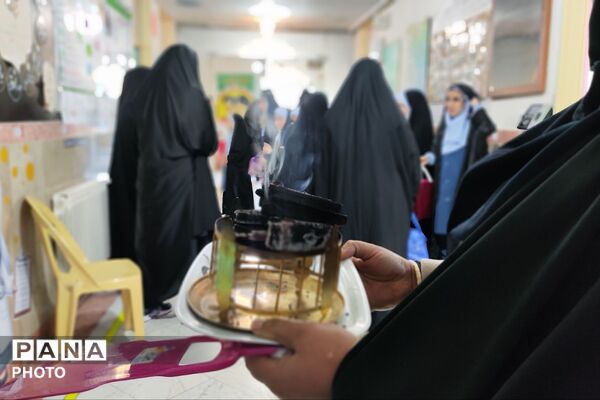 غبارروبی مساجد به مناسبت آغاز ماه مبارک رمضان توسط دانش‌آموزان ناحیه دو شهرری 